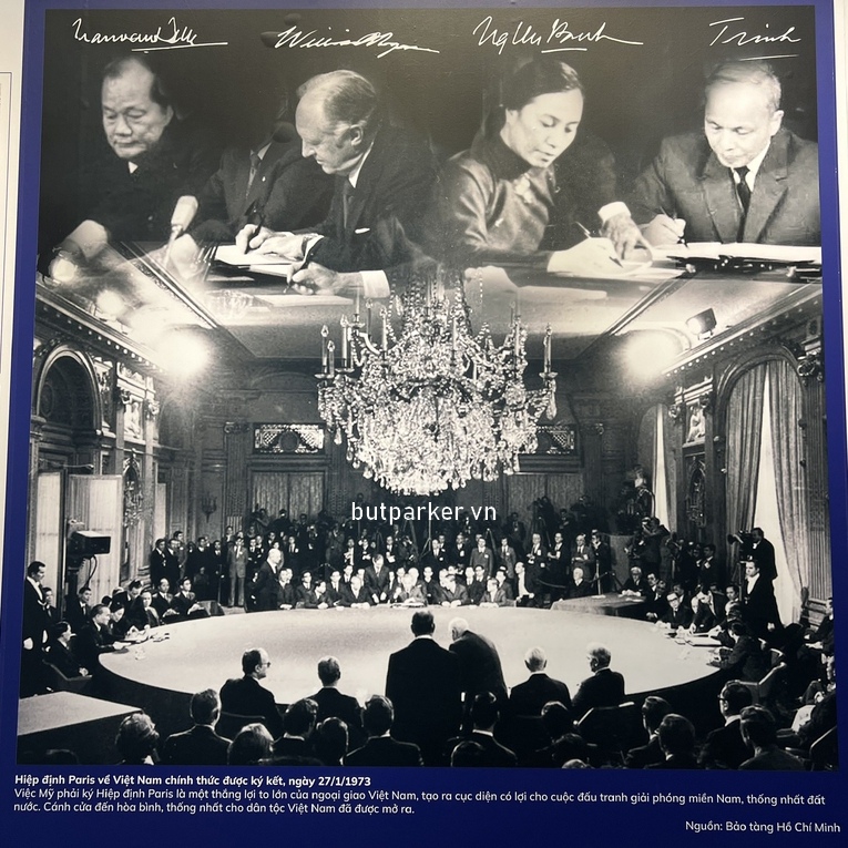 Chữ ký của 4 người đại diện các bên tham gia ký Hiệp định Paris