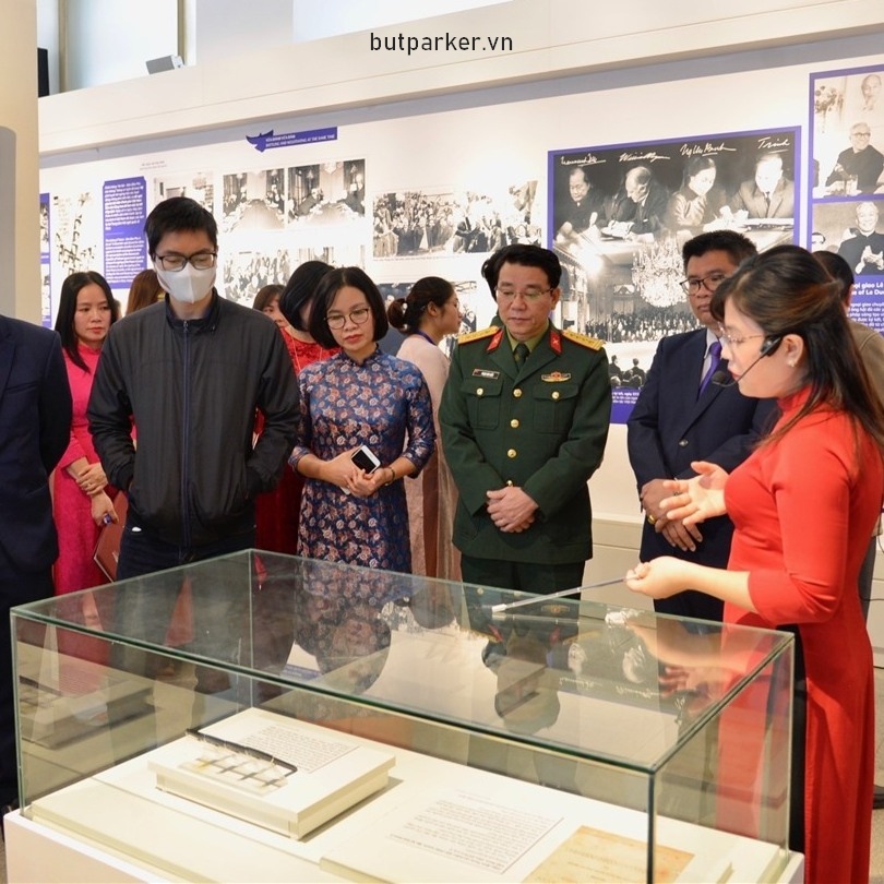 Triễn lãm trưng bày 4 chiếc bút được dùng để ký Hiệp định Paris 1973